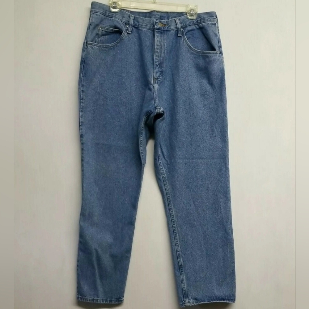 Wrangler Medium Wash Jeans Mens Size (35" x 30")